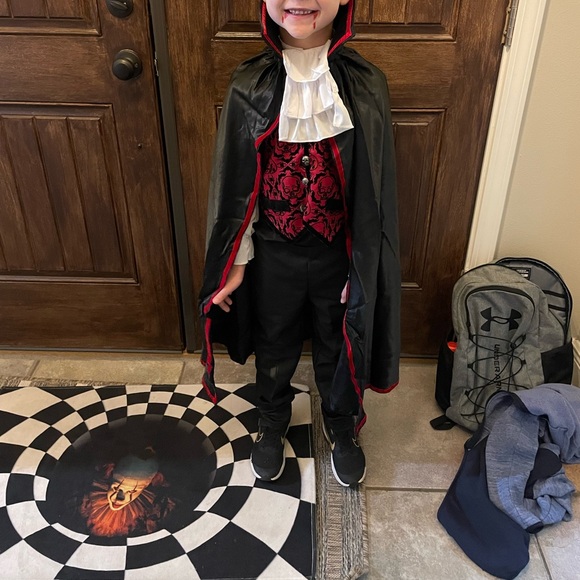 Kids size small vampire costume - Picture 3 of 3